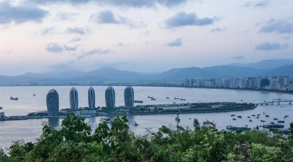 Sanya Shanghai Huating Boutique Resort Hotel